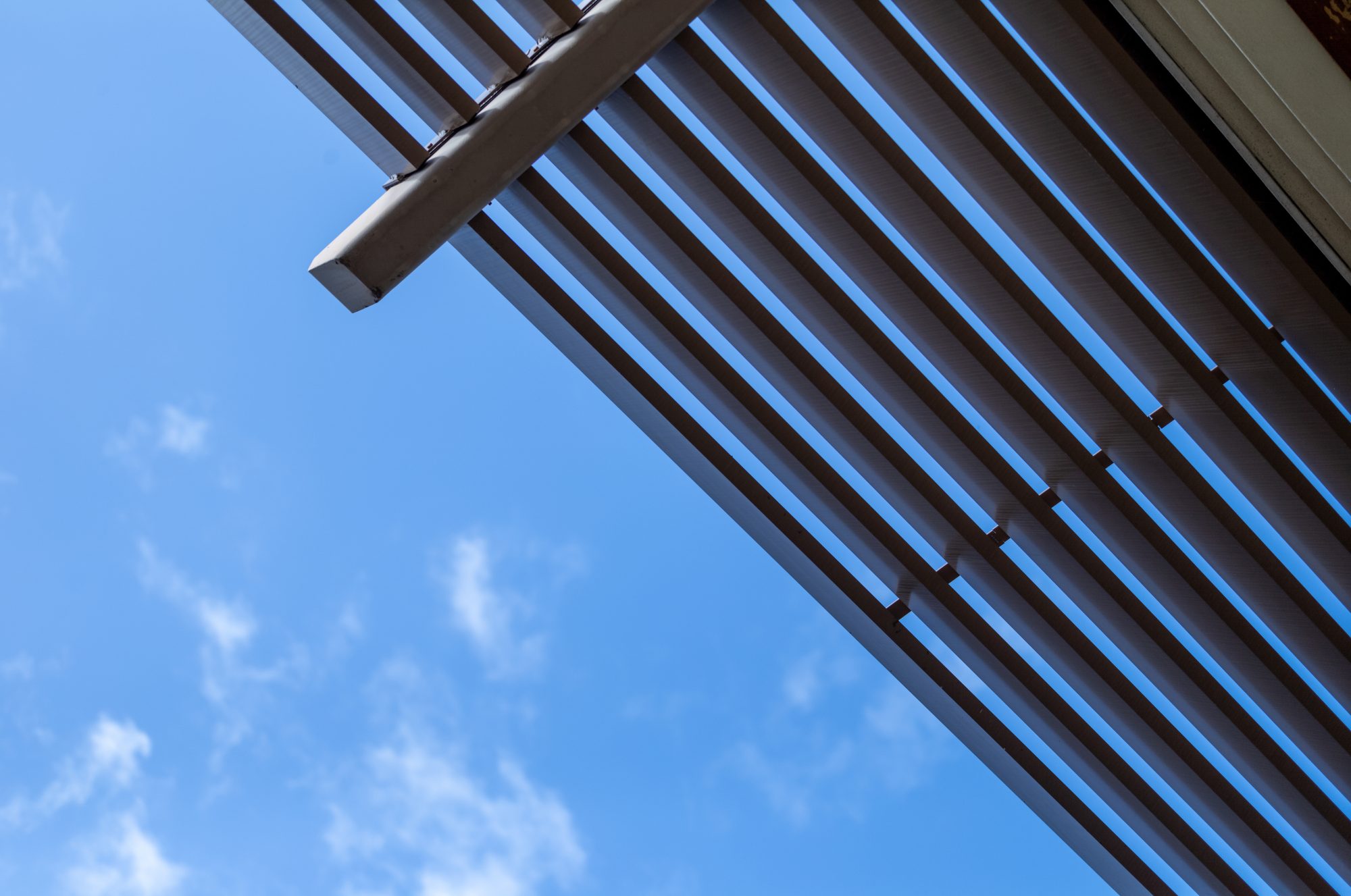 Enhancing Indoor Comfort through Custom Screen Walls and Sunshades